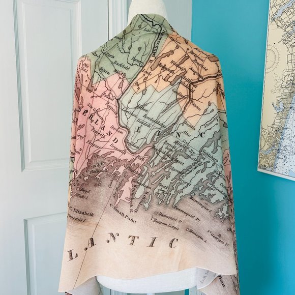 NEW without TAGS wrap with vintage map of Maine - Picture 1 of 9